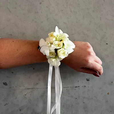 Why Corsages in Adelaide Are the Must-Have Accessory for Any Event