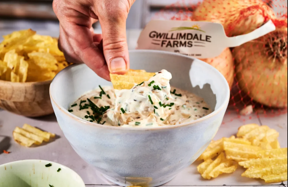 Creamy Sour Cream and Onion Dip Recipe for Every Party | Bib.az